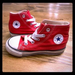 Kids High Top Chuck Taylor Converse - Red